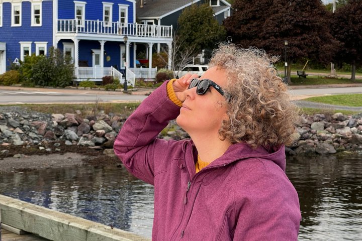 Tracey Truly looks good wearing Ray-Ban Meta Smart Glasses.