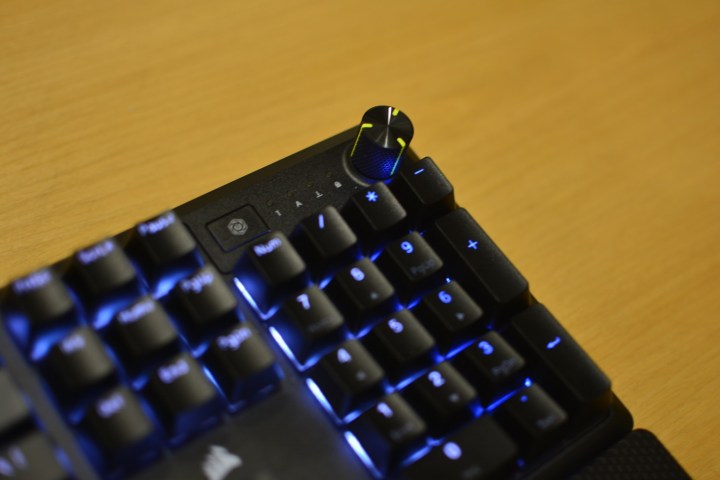 Quay số trên lõi K70 RGB.