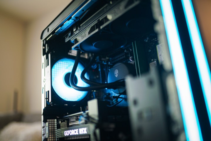 Internals on the Alienware Aurora R16.