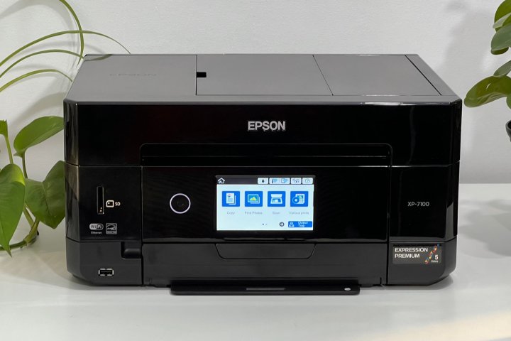 Epson's Expression Premium XP-7100 có các mặt màu đen bóng